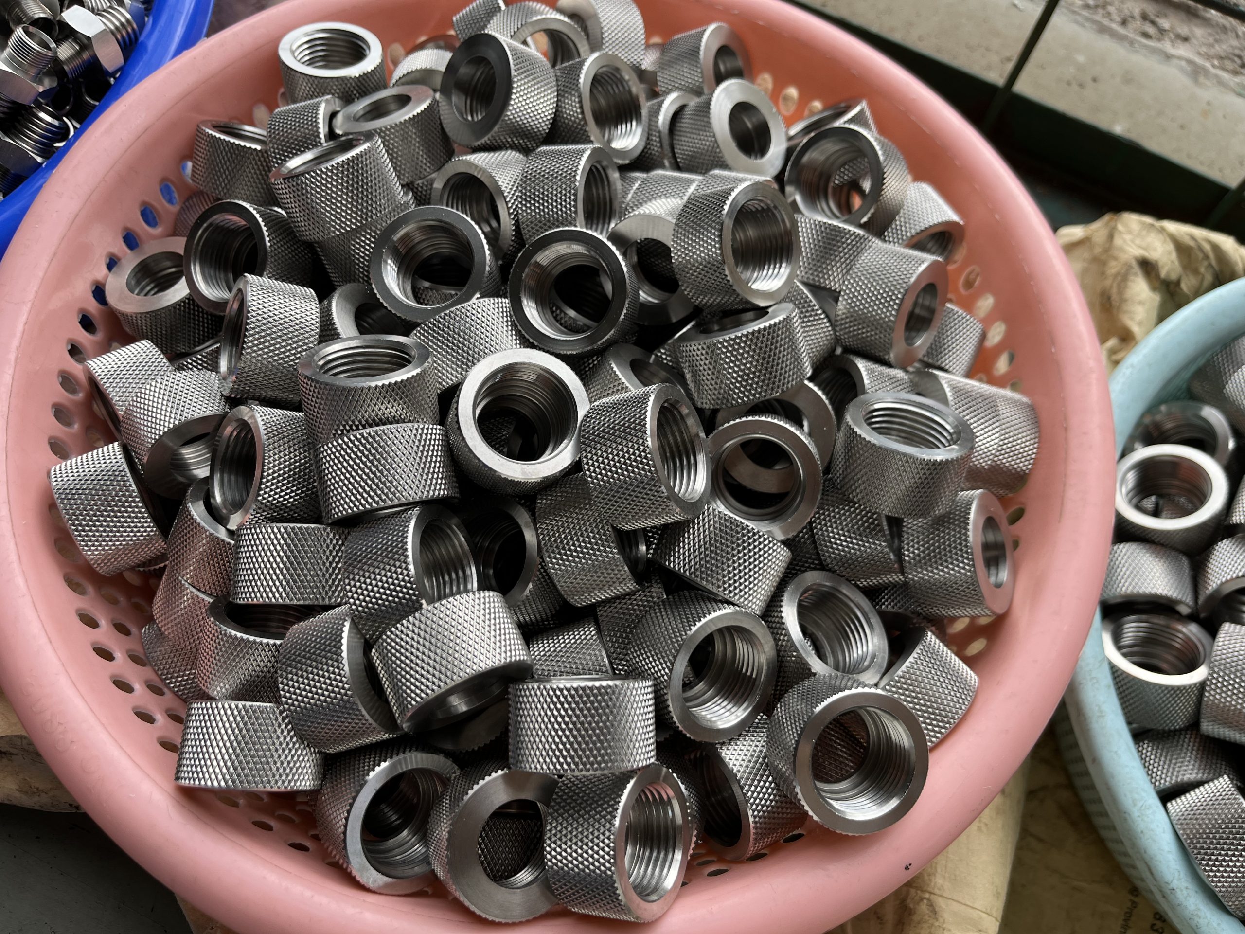 Knurled precision component manufactured to drawing